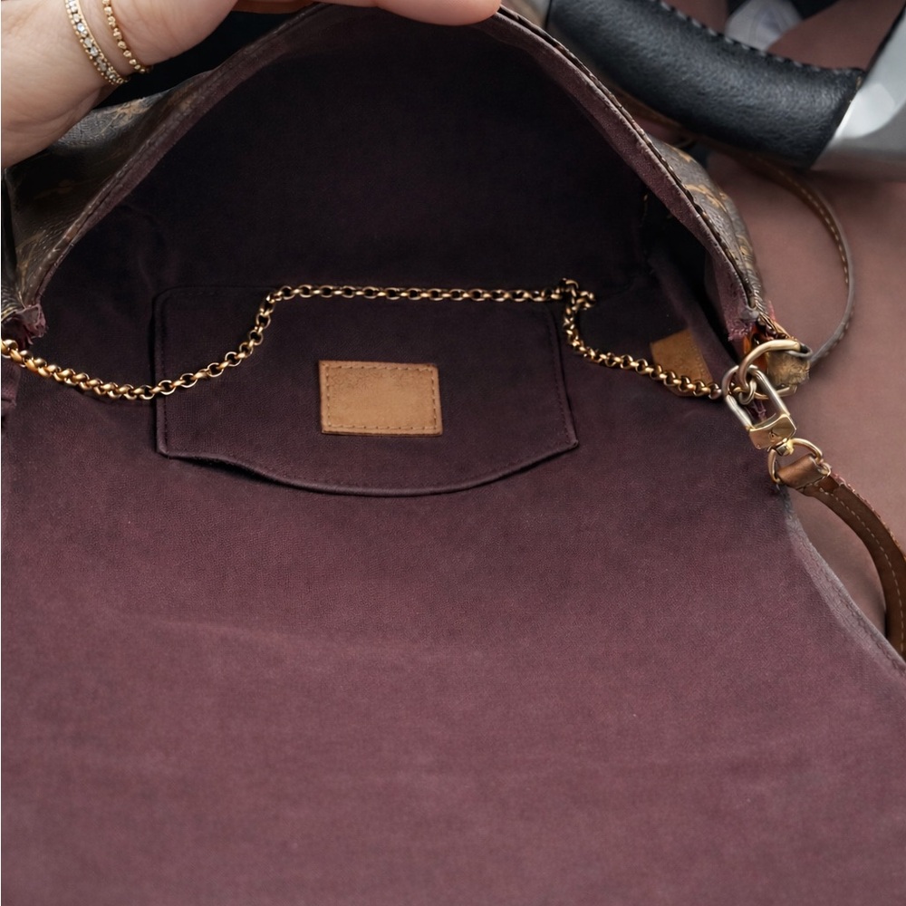 Louis Vuitton, favorite MM Crossbody Bag - Picture 4 of 16